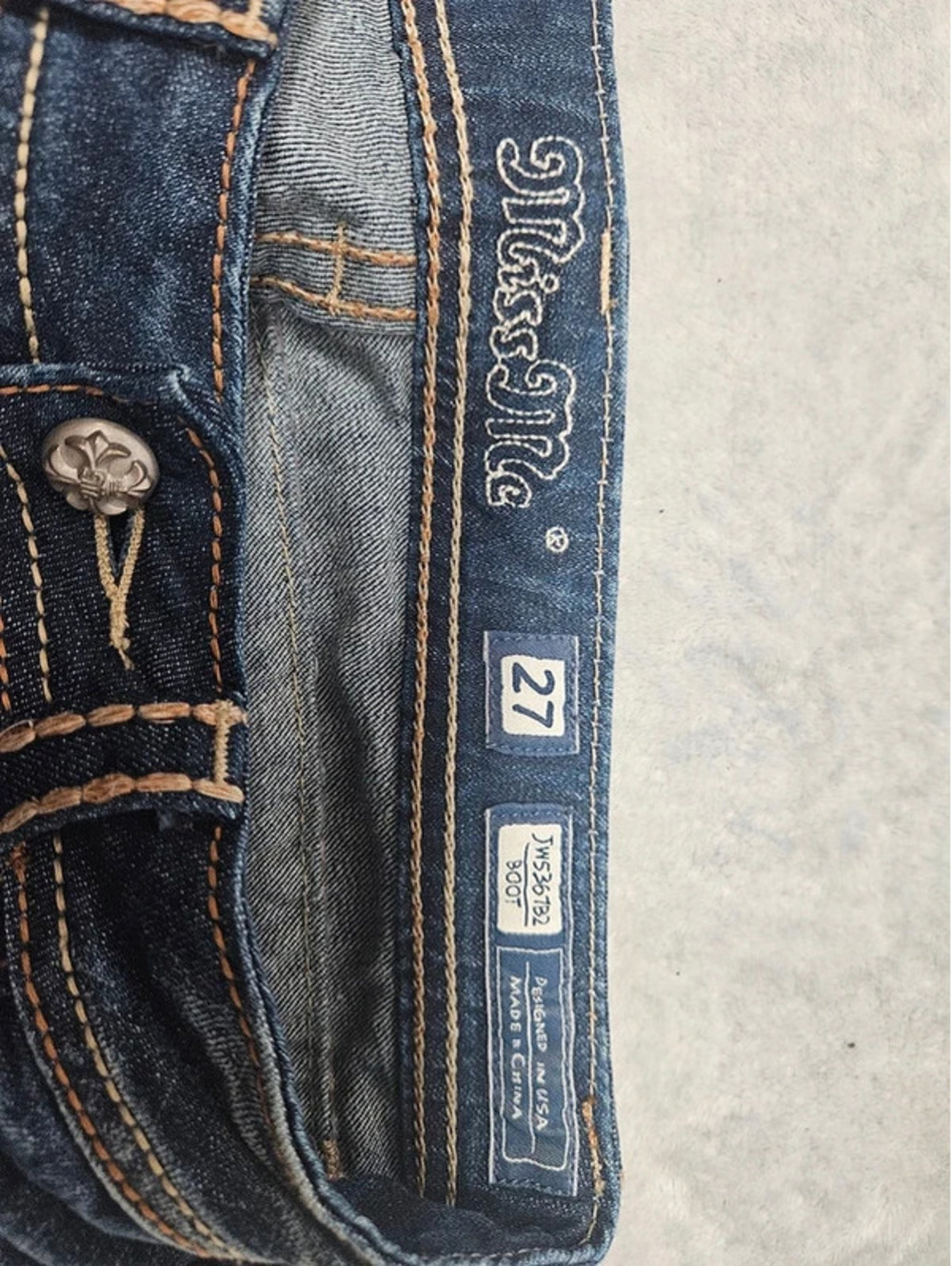 Miss Me Women’s Jeans Size 27 Bootcut Distressed Dark Wash Fleur De Lis Denim - Picture 4 of 4
